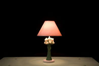 Forma domestica elegante rotonda dei fiori delle lampade da tavolo del tessuto per gli occhi proteggenti
