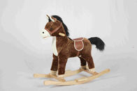 il cavallino di legno del cavallo a dondolo di 2.1KG Brown con i suoni realistici/due ha curvato le rotaie