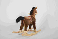 il cavallino di legno del cavallo a dondolo di 2.1KG Brown con i suoni realistici/due ha curvato le rotaie